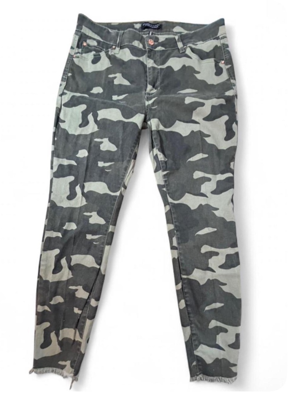 Celebrity Pink Camo Skinny Jeans Raw Hem Mid Rise Women’s 11/30